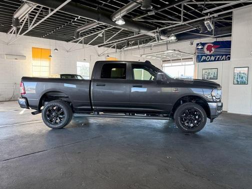 2024 RAM 2500 Tradesman Crew Cab 4x4 6'4' Box