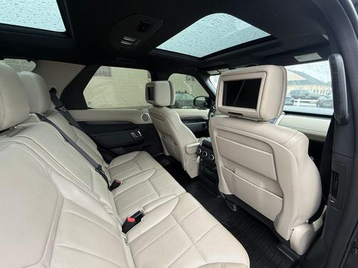 Santorini Black Metallic 2018 Land Rover Discovery HSE