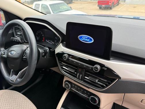 Velocity Blue Metallic 2020 Ford Escape SE