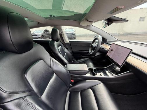 Pearl White Multi-Coat 2020 Tesla Model 3 Standard Range