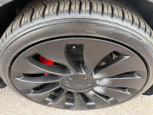 Solid Black 2022 Tesla Model Y Performance Dual Motor All-Wheel Drive