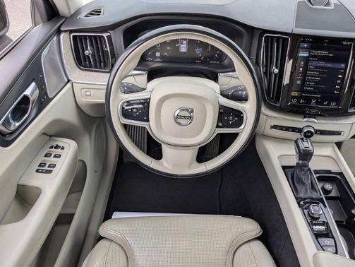Gray Metallic 2018 Volvo XC60 T6 Inscription