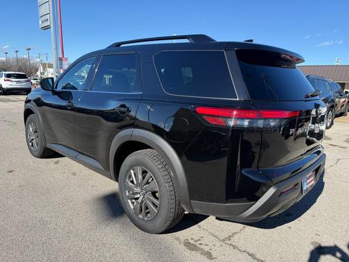 2023 Nissan Pathfinder SV FWD