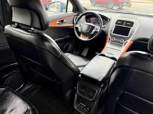 2019 Lincoln Nautilus Select