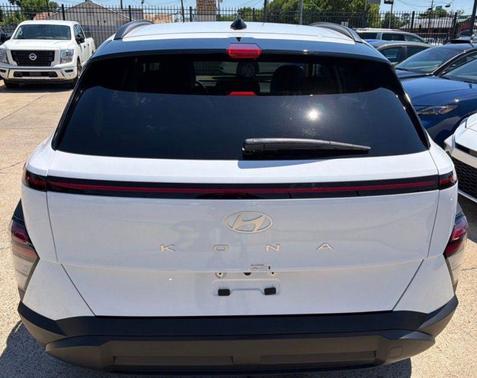 Atlas White 2026 Hyundai KONA SEL Sport