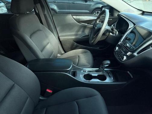 2022 Chevrolet Malibu FWD LT