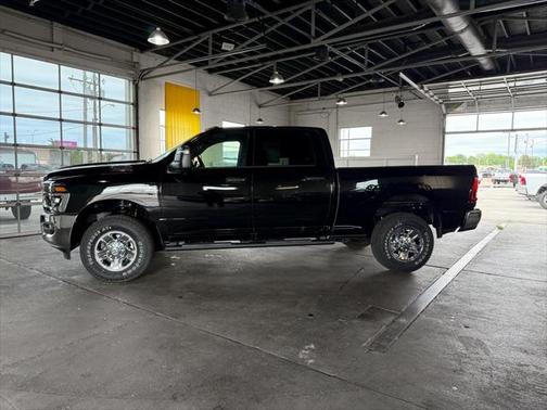 2025 RAM 2500 Tradesman Crew Cab 4x4 6'4' Box