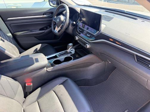 Pearl White Tricoat 2024 Nissan Altima SR FWD
