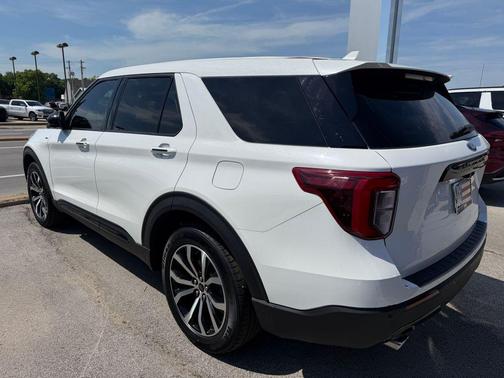 Star White Metallic Tri-Coat 2022 Ford Explorer ST-Line