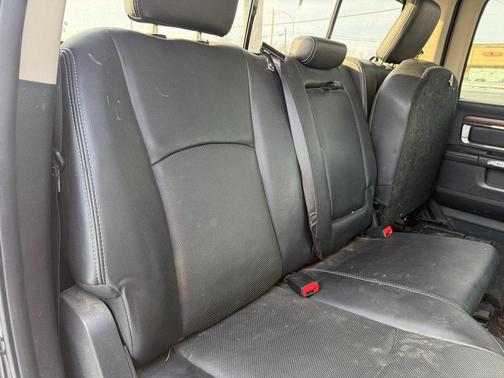 2017 RAM 2500 Laramie Crew Cab 4x4 6'4' Box