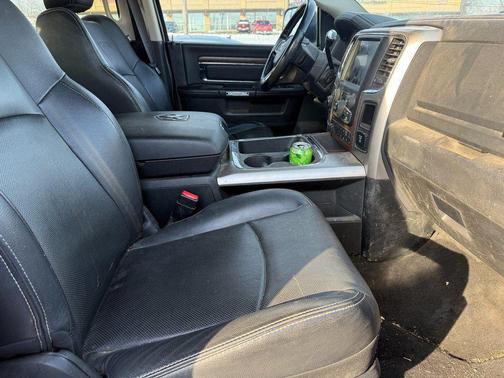 2017 RAM 2500 Laramie Crew Cab 4x4 6'4' Box