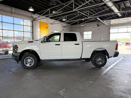 2025 RAM 2500 Tradesman Crew Cab 4x4 6'4' Box