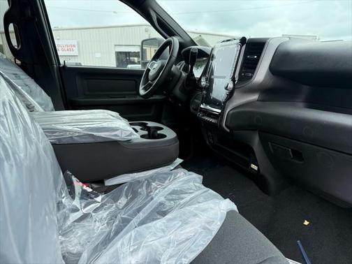 2025 RAM 2500 Tradesman Crew Cab 4x4 6'4' Box