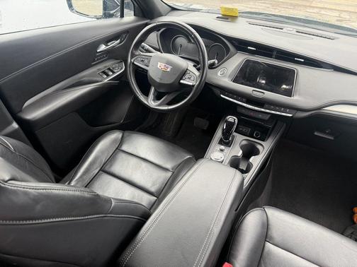 2023 Cadillac XT4 Premium Luxury