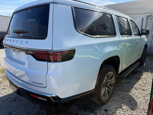 2023 Jeep Wagoneer L Series II 4x2