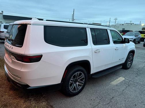 2023 Jeep Wagoneer L Series II 4x2