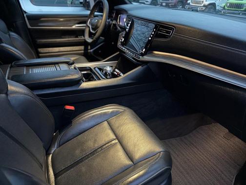 2023 Jeep Wagoneer L Series II 4x2