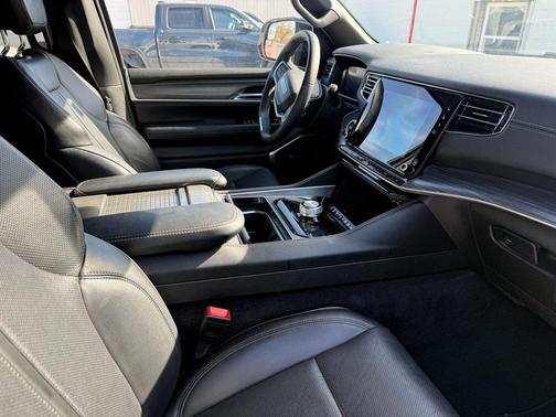 2023 Jeep Wagoneer L Series II 4x2