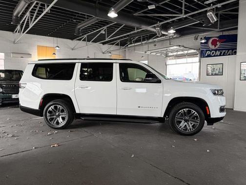 2023 Jeep Wagoneer L Series II 4x2