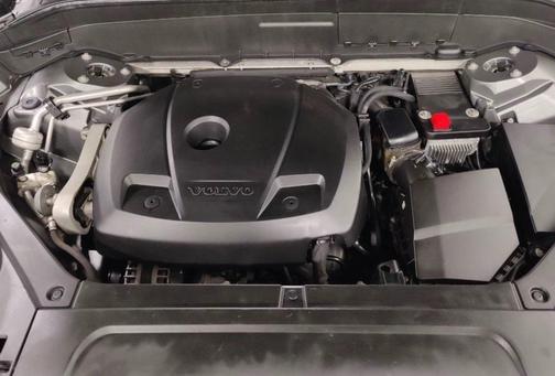 2016 Volvo XC90 T6 Momentum