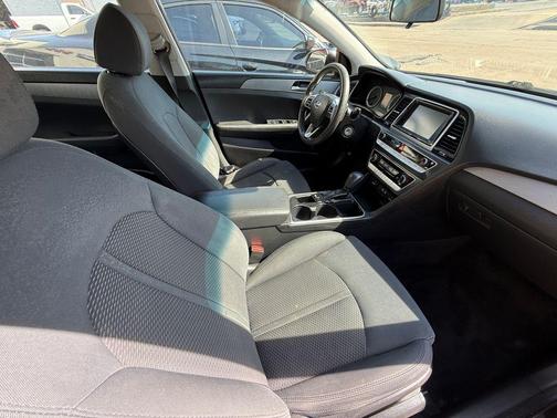 2018 Hyundai SONATA SE