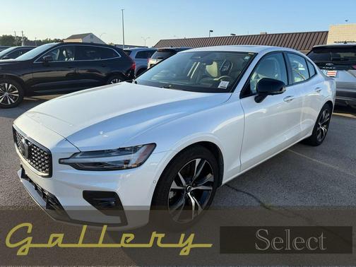 2023 Volvo S60 B5 Plus Dark Theme