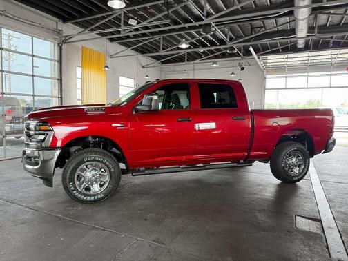 2025 RAM 2500 Tradesman Crew Cab 4x4 6'4' Box