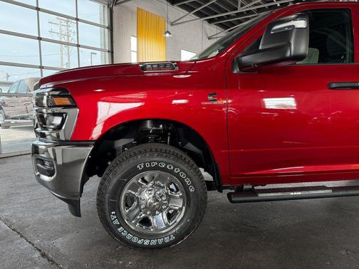 2025 RAM 2500 Tradesman Crew Cab 4x4 6'4' Box