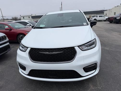 2026 Chrysler Pacifica L