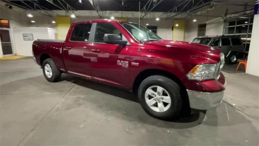 Photo 2 of 24 of 2019 RAM 1500 Classic SLT