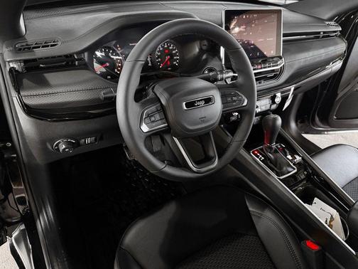 Diamond Black Crystal Pearlcoat 2025 Jeep Compass Latitude