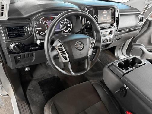 2022 Nissan Titan SV