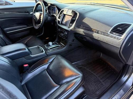 2023 Chrysler 300 Touring