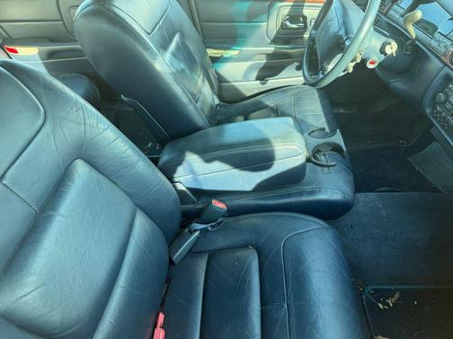 39u 1999 Cadillac DeVille Base