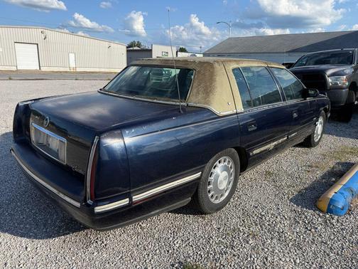 39u 1999 Cadillac DeVille Base