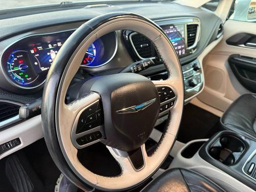 2018 Chrysler Pacifica Hybrid Limited