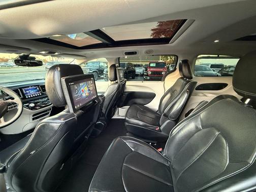 2018 Chrysler Pacifica Hybrid Limited