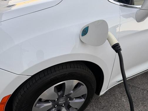 2018 Chrysler Pacifica Hybrid Limited