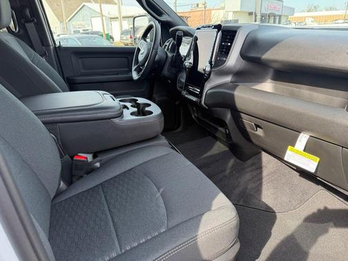 2026 RAM 2500 Black Express Crew Cab 4x4 6'4' Box