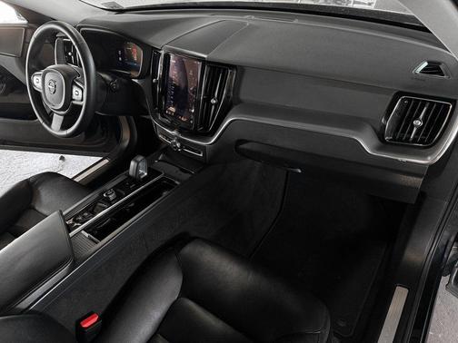 2023 Volvo XC60 B5 Core