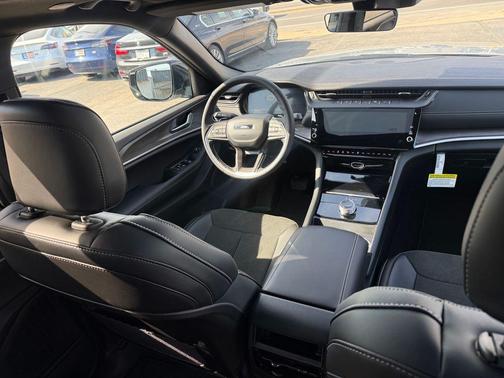 2026 Jeep Grand Cherokee Altitude