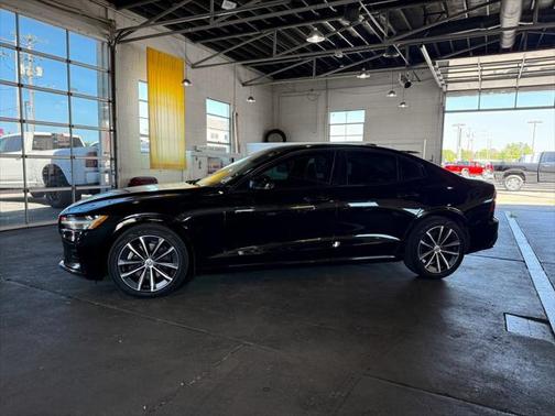 2022 Volvo S60 T5 Momentum