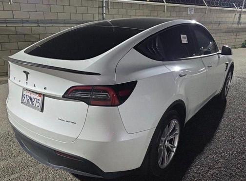 2022 Tesla Model Y Long Range Dual Motor All-Wheel Drive