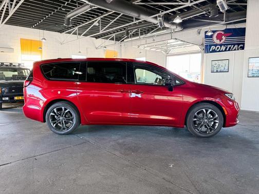 2026 Chrysler Pacifica L