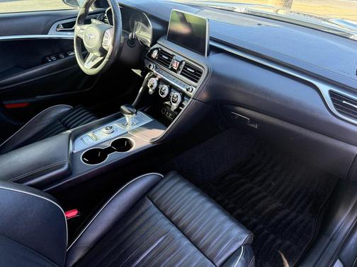 2021 Genesis G70 2.0T RWD