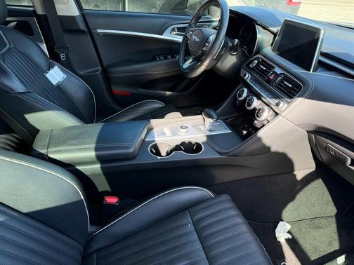 2021 Genesis G70 2.0T RWD