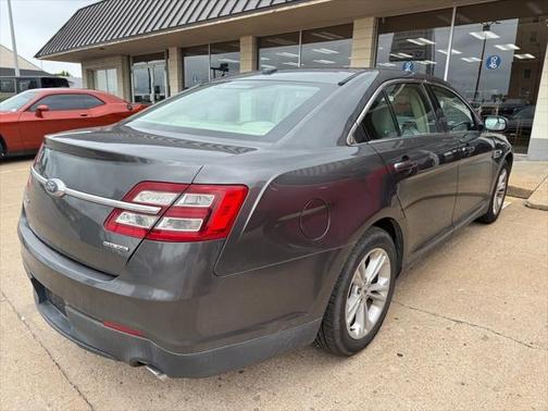 2017 Ford Taurus SE