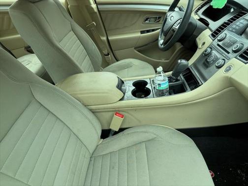 2017 Ford Taurus SE