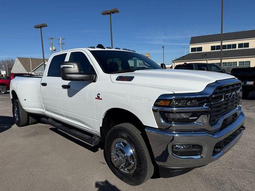 2026 RAM 3500 Tradesman Crew Cab 4x4 8' Box