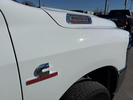 2026 RAM 3500 Tradesman Crew Cab 4x4 8' Box